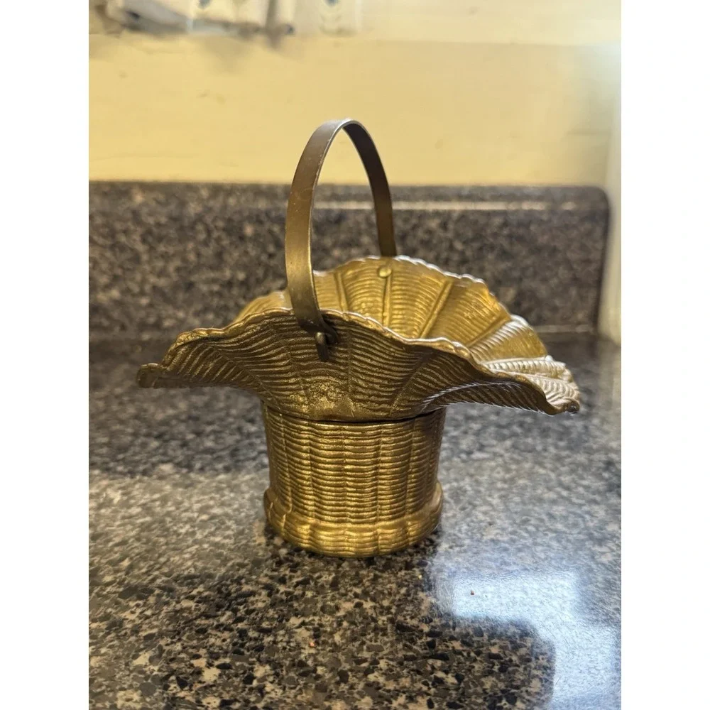 Vintage Brass Basket with handle Round‎ Base